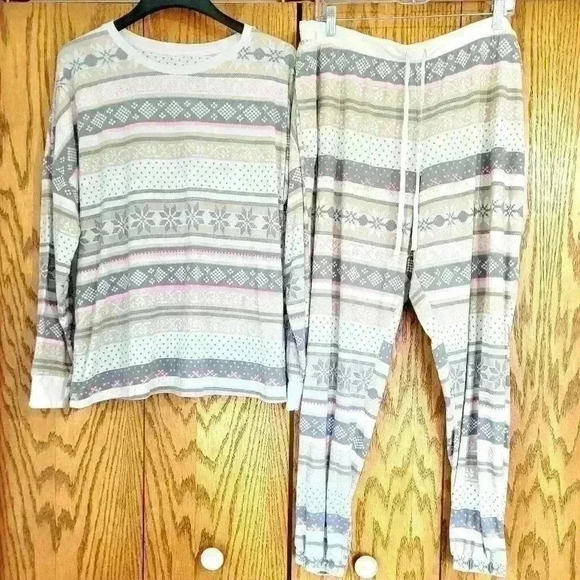 Womans Pajama Set No Tags Please See Measurements - Picture 1 of 7